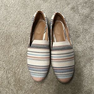 Universal Threads flats
